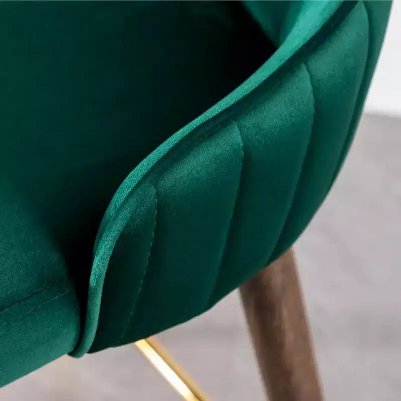 Tabourets de bar à dossier ailé recouverts de tissu, vert