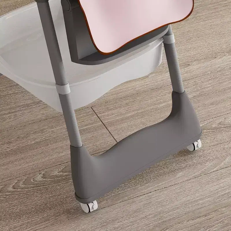 Chaise de salle à manger multifonctionnelle moderne en polyéthylène pour enfants avec ceinture de sécurité et roues verrouillables
