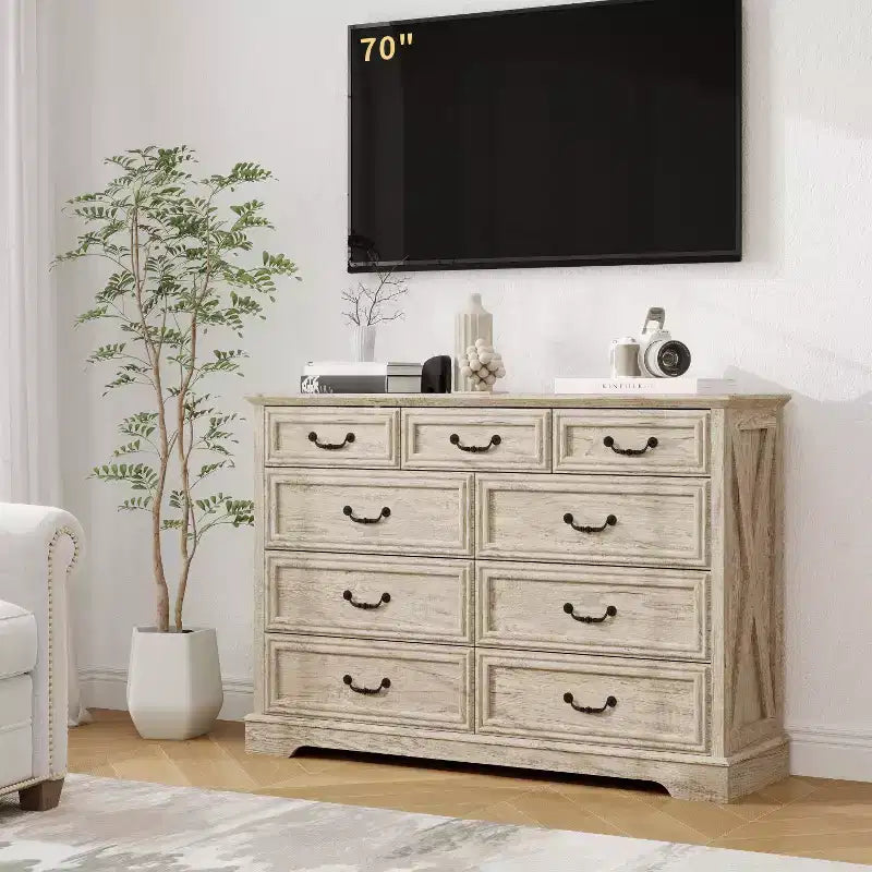 Commode à neuf tiroirs de style campagnard