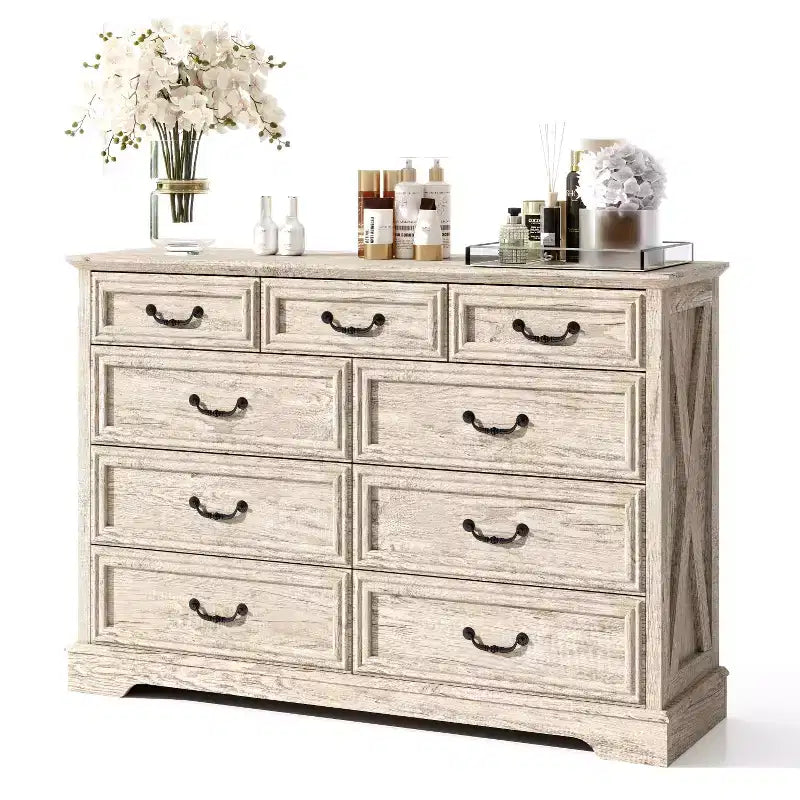 Commode à neuf tiroirs de style campagnard