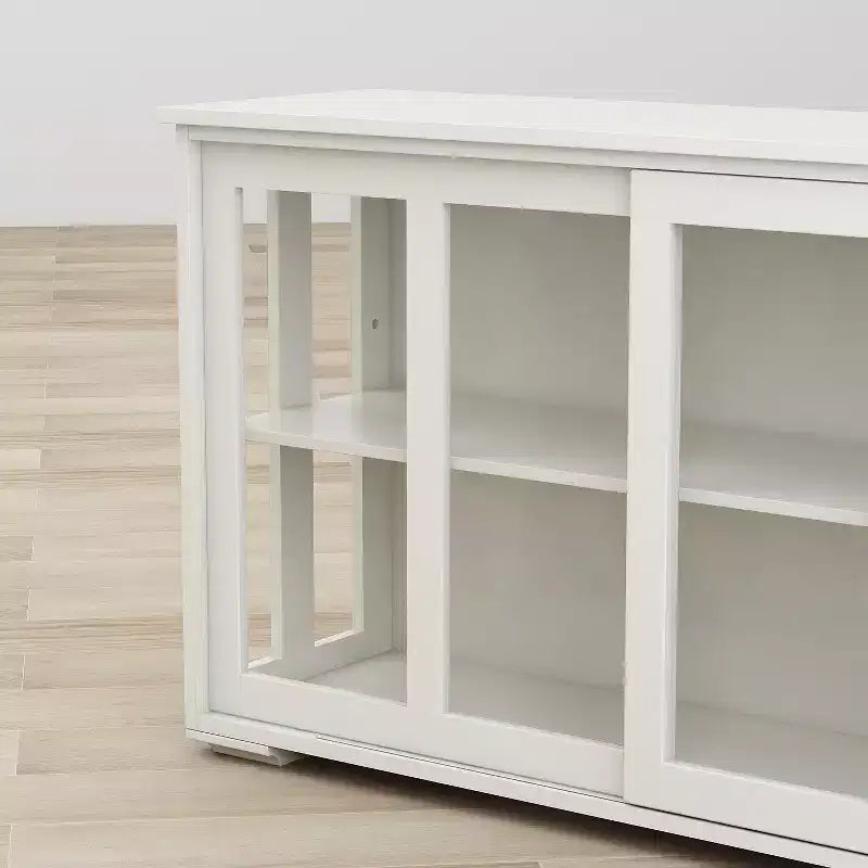 Meuble de rangement de cuisine blanc de 106,7 cm avec portes vitrées, comprenant deux portes coulissantes en verre, deux grilles d'aération latérales et une étagère réglable.