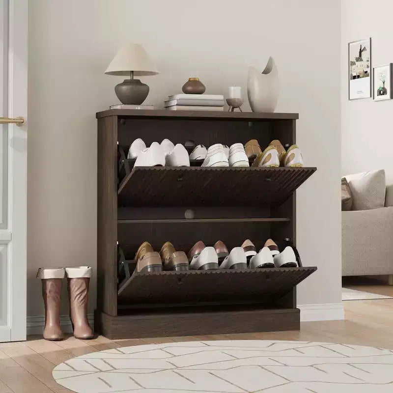 Meuble à chaussures avec 2 tiroirs basculants, meuble à chaussures en bois cannelé dissimulé avec étagère réglable, meuble de rangement à chaussures autoportant pour entrée ou couloir