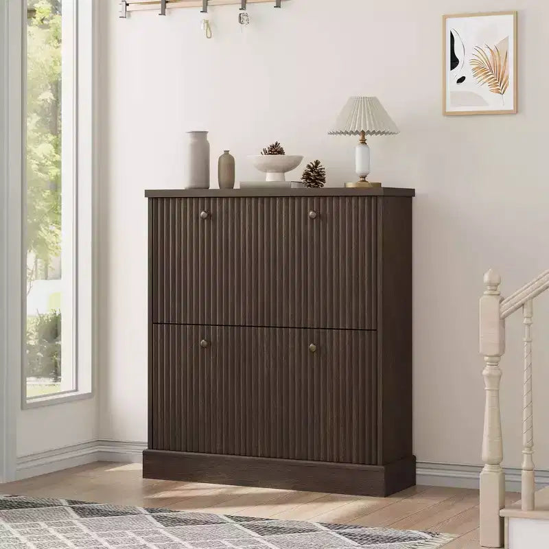 Meuble à chaussures avec 2 tiroirs basculants, meuble à chaussures en bois cannelé dissimulé avec étagère réglable, meuble de rangement à chaussures autoportant pour entrée ou couloir