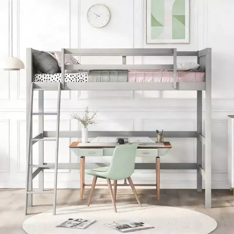 Lit mezzanine moderne en bois, une place, avec échelle inclinée